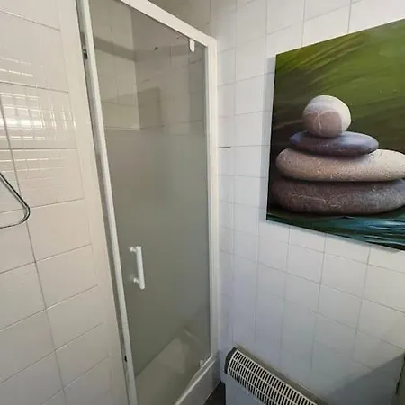 Cretes, Pieds Des Pistes